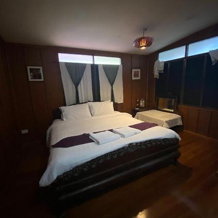 Hostel Nearthepark Boutique House Chiang Mai Zewnętrze zdjęcie