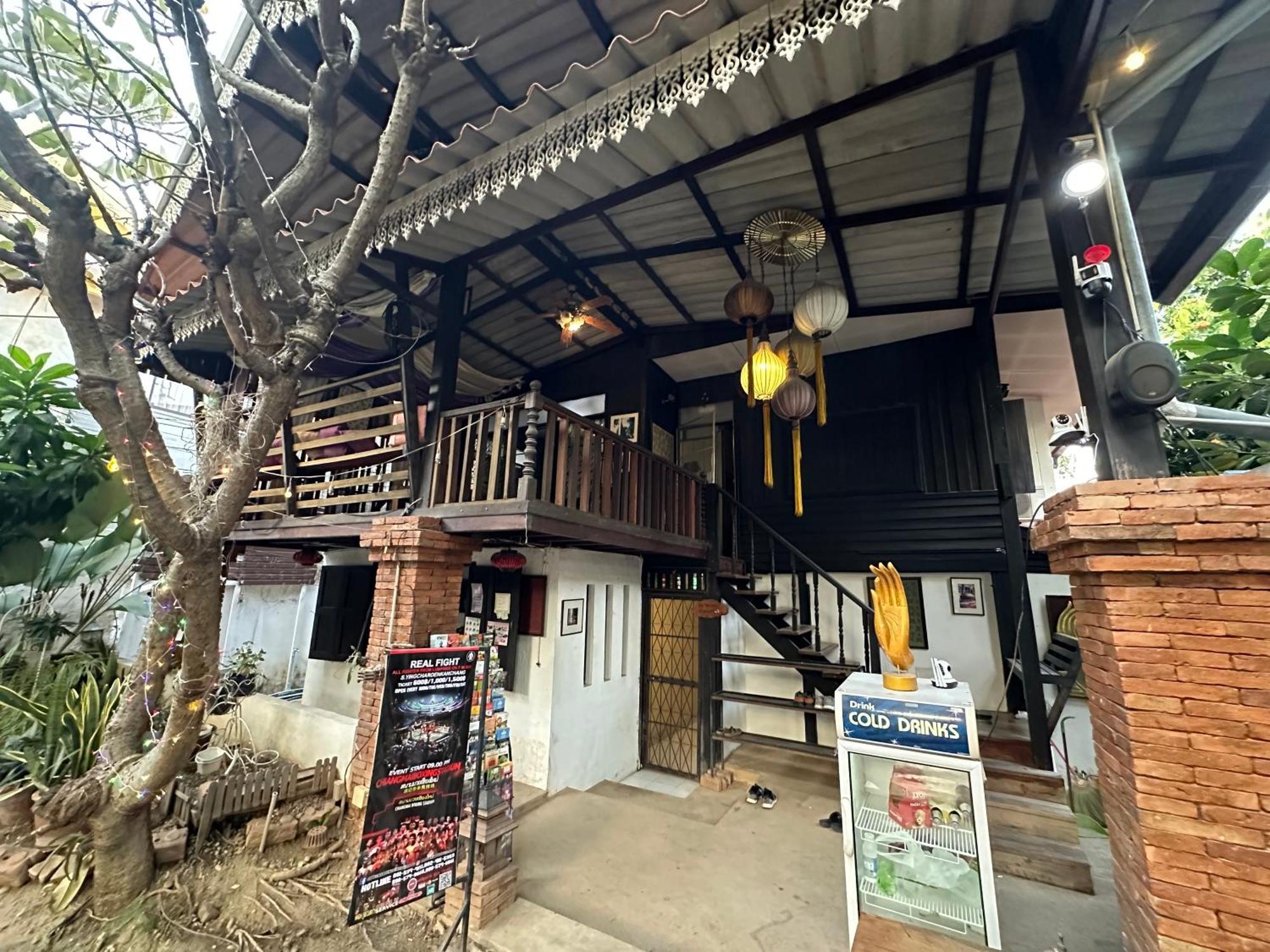 Hostel Nearthepark Boutique House Chiang Mai Zewnętrze zdjęcie
